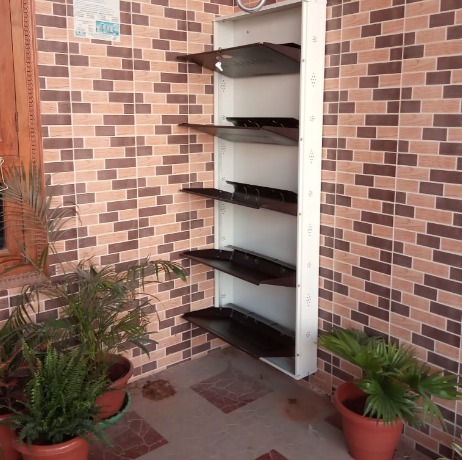 Metal Shoe rack with lady